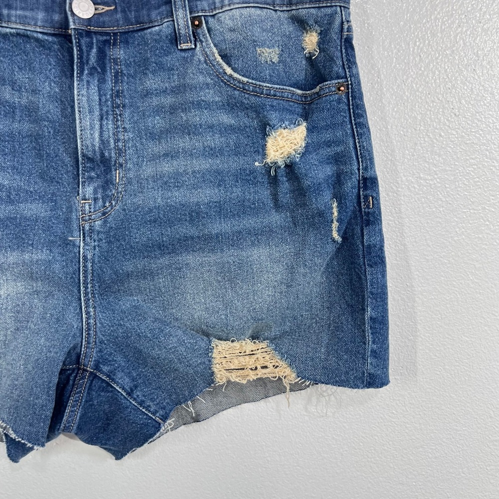Torrid High-Rise Relaxed 3.5 Short Size 14 Blue Distressed Denim Raw Hem Casual - Picture 4 of 10